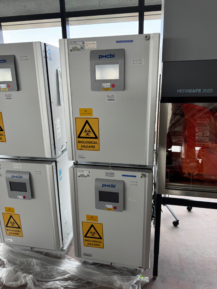Image of PHCBI Double Stack CO2 Incubator